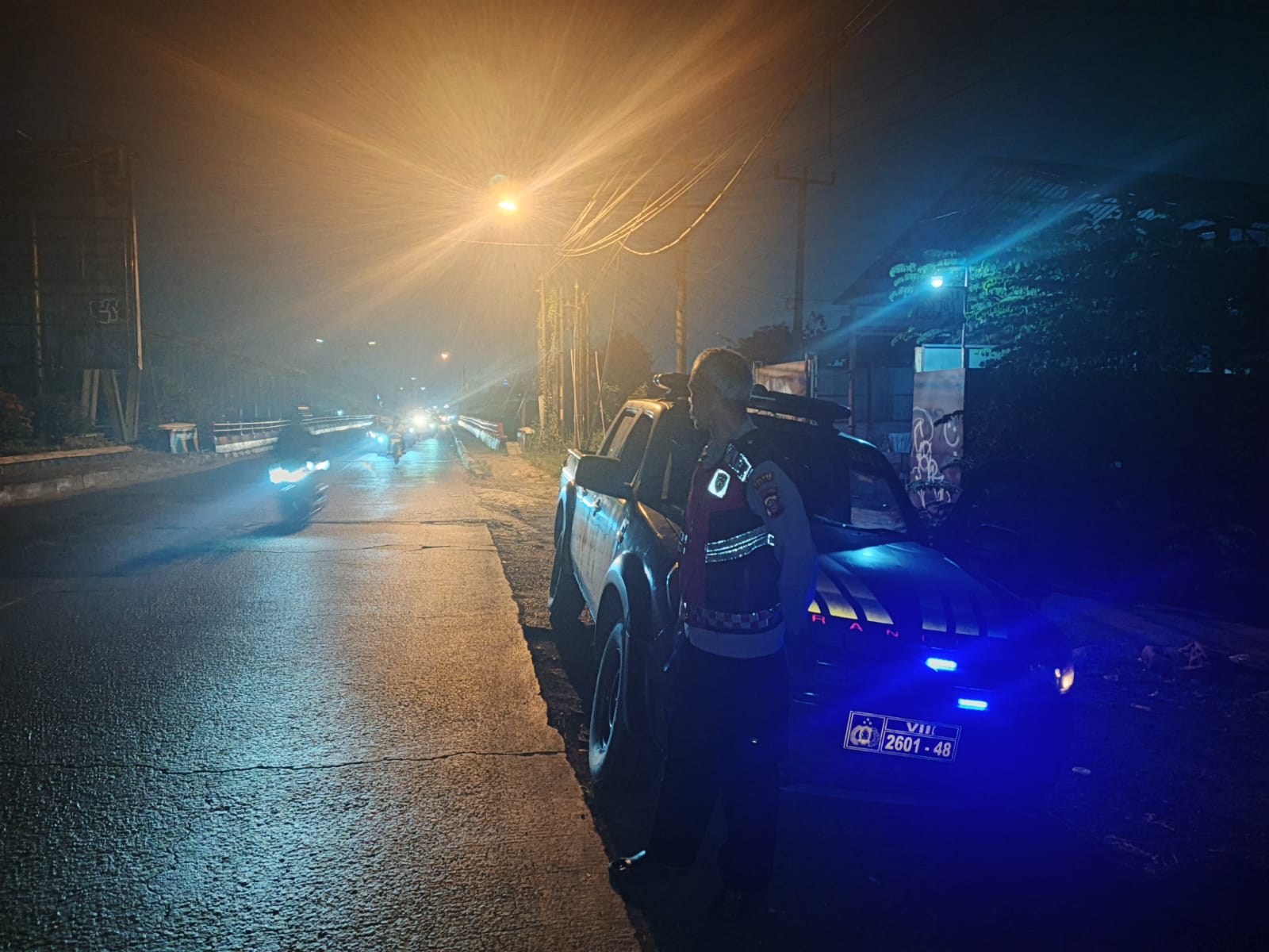 Antisipasi Gangguan Kamtibmas, Polsek Klari Lakukan Patroli Blue Light Malam, Sasar Jembatan Sasak Misran