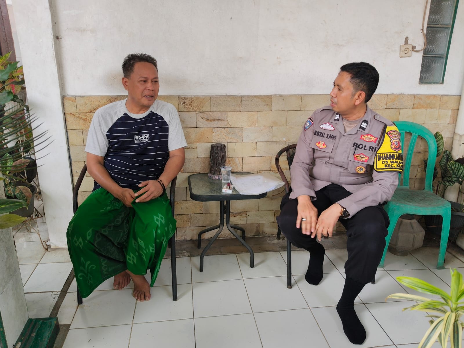 Bhabinkamtibmas Polsek Klari Berikan Nomor Layanan Kepolisian Kepada Warga Binaan