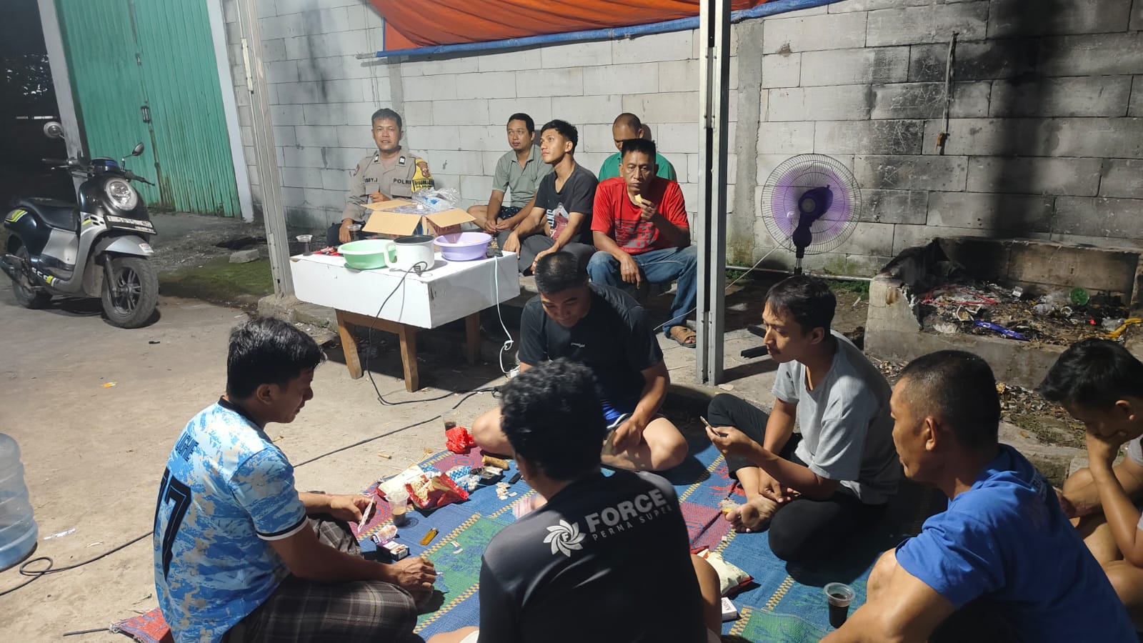 Bhabinkamtibmas Polsek Klari Sambangi Remaja, Imbau Hindari Kriminalitas