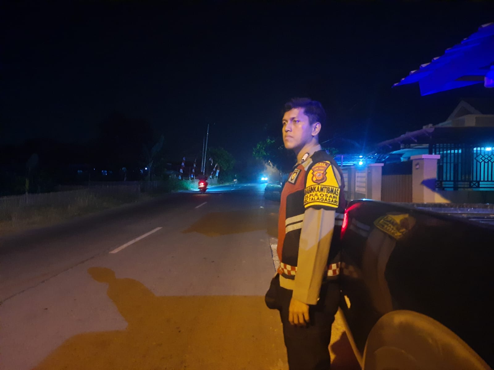 Bhabinkamtibmas Polsek Telagasari Susuri Wilayah Perbatasan Cegah Terjadinya Gukamtibmas Malam