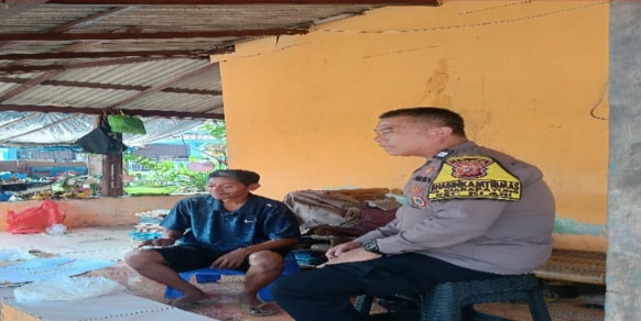 Bhabinkamtibmas Kiarapayung Berikan Pesan Kamtibmas Agar Orangtua Awasi Aktifitas Anak