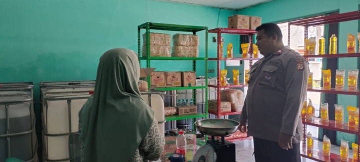 Anggota Polsek Telukjambe Barat Laksanakan Patroli Dialogis Ke Warga Pelaku Usaha
