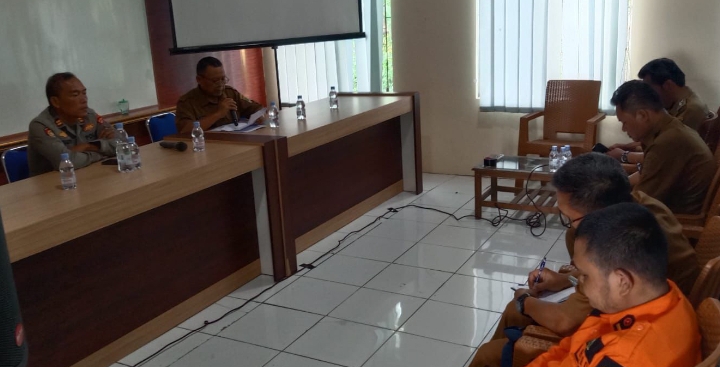 Kapolsek Banyusari mengikuti Rapat Minggon Tingkat Kecamatan Banyusari