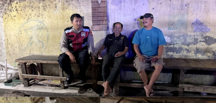 Polisi Telukjambe Barat Sosialisasikan Nomor Layanan Kepolisian kepada Masyarakat