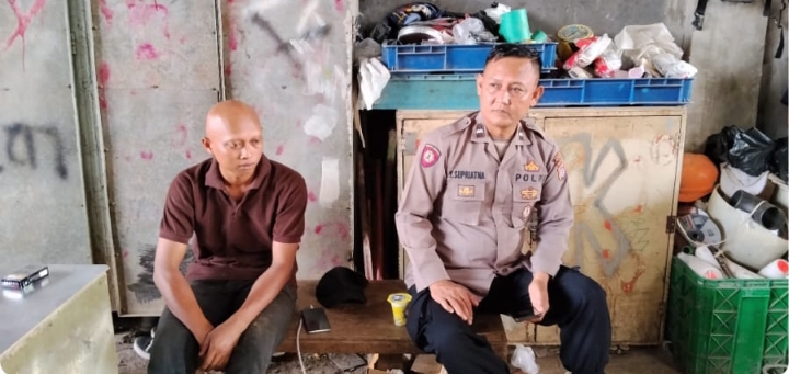 Sampaikan Nomor Layanan Kepolisian Dilakukan Oleh Anggota Polsek Telukjambe Barat