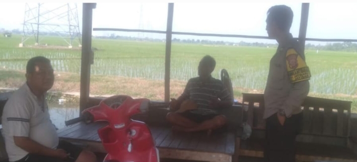 Personel Polsek Jatisari Gelar Patroli Siang, Sambang Dialog Kepada Warga Kampung Bakan Sewi