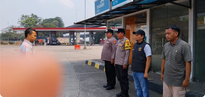 Polsek Telukjambe Barat Laksanakan Apel Kesiapan Pengamanan Keberangkatan Massa Aksi Mahasiswa Karawang Menuju Bundaran HI Jakarta