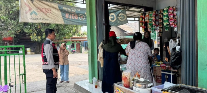 Personil Polsek Telukjambe Barat Sosialisasi Bahaya TPPO Ke Kaum Emak Emak