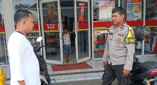 Personil Patroli Połsek Jatisari Ingatkan Kamtibmas Ke Juru Parkir Alfamart