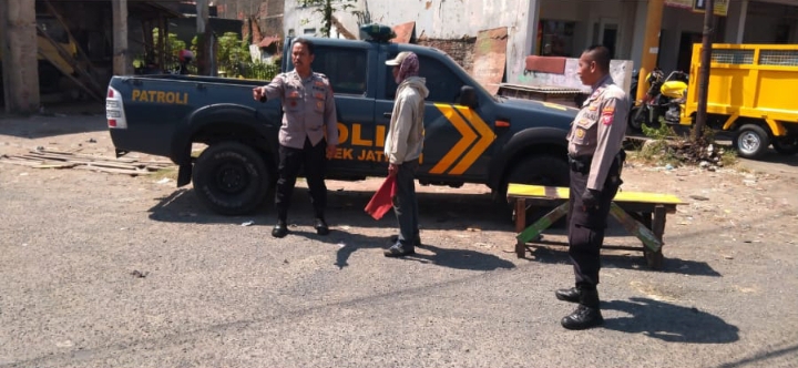 Patroli KRYD, Polsek Jatisari Pastikan Sitkamtibmas di Pertigaan Cikalong Kondusif