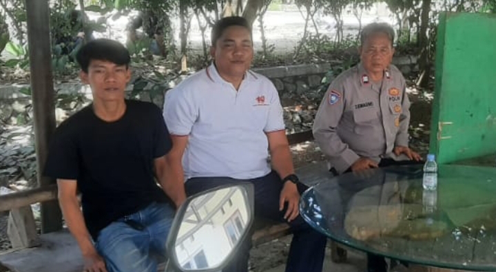 Personil Polsek Telukjambe Barat Edukasi Dampak Judi Online Kepada Warga Dusun Calung