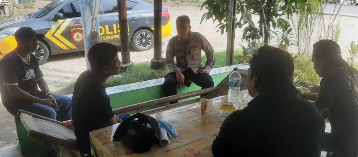 Personel Patroli Polsek Telukjambe Barat Ingatkan Para Orang Tua Awasi Pergaulan Anak Remajanya