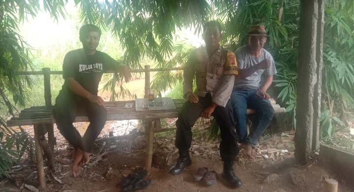 Bhabinkamtibmas Desa Karanganyar Sampaikan Nomor Layanan Aduan Masyarakat “Lapor Pak Kapolres”