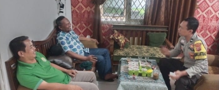 Bhabinkamtibmas Jatisari Silaturahmi Kamtibmas Ke Aparatur Desa