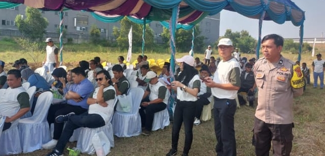 Dalam Rangka Hari Lingkungan Sedunia, Polsek Telukjambe Barat Amankan Kegiatan Penanaman Pohon