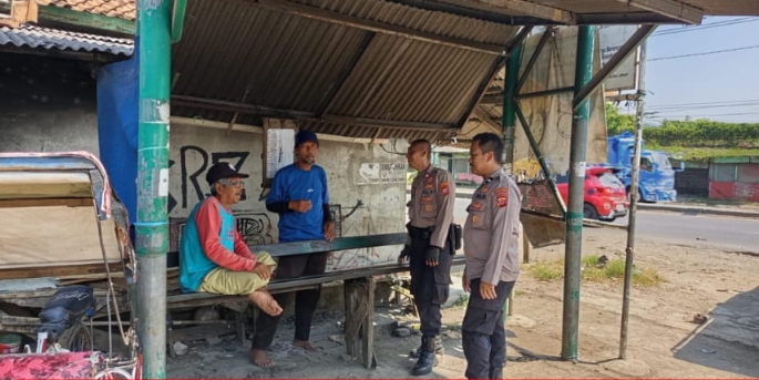 Patroli Polsek Jatisari Sampaikan Nomor Layanan Pengaduan “Lapor Pak Kapolres”