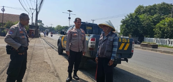 Personel Polsek Jatisari Patroli Siang Ingatkan Kamtibmas Ke Warga