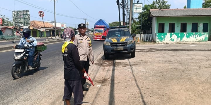 Polsek Jatisari Pastikan Sitkamtibmas di Pertigaan Perum Bumi Cikampek Baru Kondusif