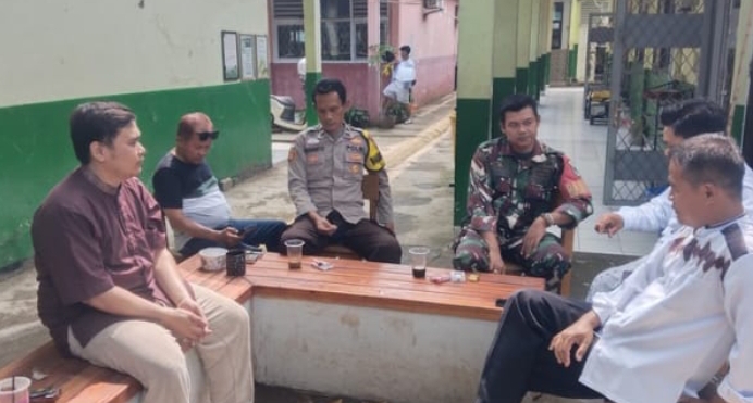 Sinergitas TNI–POLRI Bersama Warga Desa Jatisari Bahas Kamtibmas di Lingkungan ‎