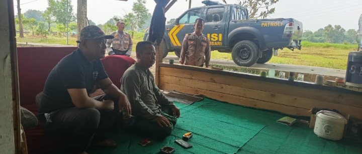 Personel Polsek Jatisari Patroli Siang Ingatkan Kamtibmas Ke Warga Perum Bumi Cikampek Baru