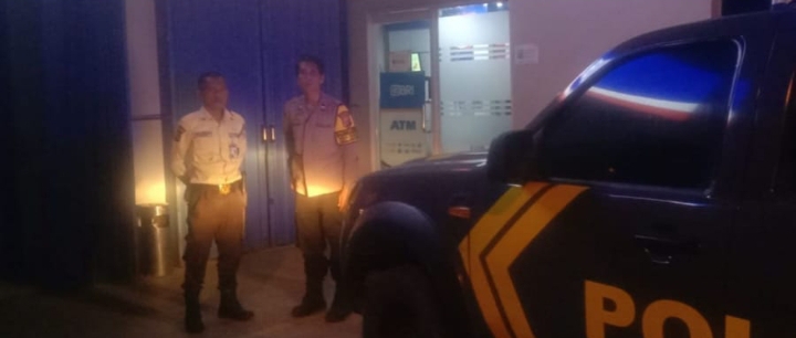 Personil Polsek Jatisari Patroli KRYD Malam, Bank BRI Cikalong Jadi Sasaran Monitoring Keamanan