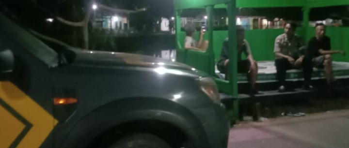 Personel Patroli Polsek Jatisari Sambang Kamtibmas, Temui Warga Saat Ronda Malam di Desa Jatiwangi