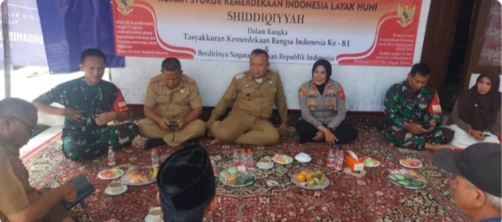 Wujud Kepedulian Sosial Polri Dalam Membantu Masyarakat, Kapolsek Telukjambe Barat Laksanakan Kegiatan Santunan Rumah Syukur Layak Huni Shiddiqiyah