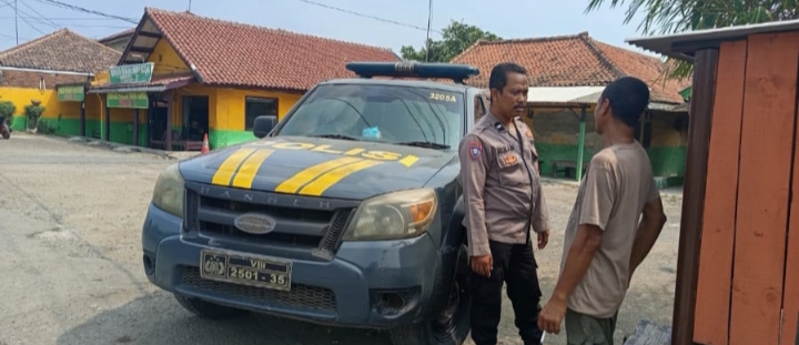 Personil Polsek Jatisari Sampaikan Nomor Lapor Pak Kapolres Ke Warga Jatisari