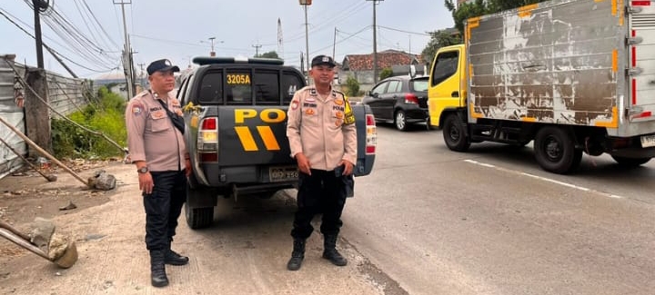 Patroli Polsek Jatisari Laksanakan Strong Point di Jalan Pantura Sukamaju