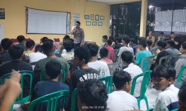 PS Panit Binmas Polsek Klari Berikan Penyuluhan Tentang Kenakalan Remaja kepada Anak-anak dan Remaja