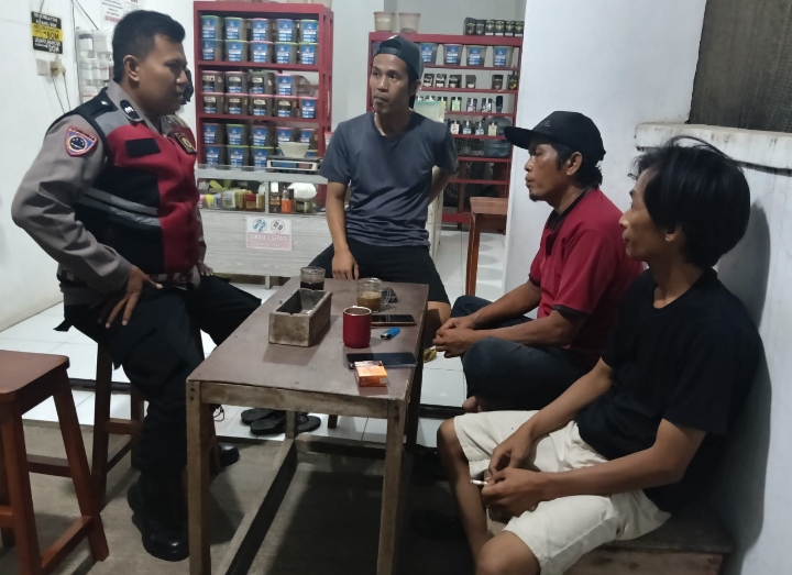 Cegah Gukamtibmas Malam, Bhabinkamtibmas Polsek Telagasari Gencar Laksanakan Siskamling