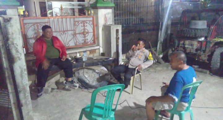 Bhabinkamtibmas Polsek Klari Sambangi Ronda Malam