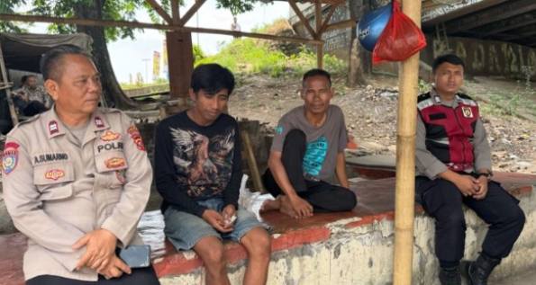Patroli Polsek Telukjambe Barat Sampaikan Nomor Layanan Pengaduan Masyarakat ‎
