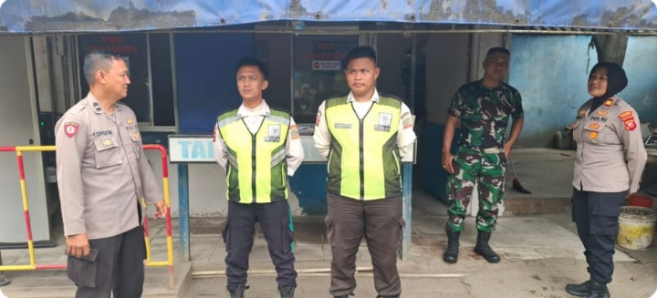 Kapolsek Telukjambe Barat Berikan Bimbingan dan Penyuluhan Kamtibmas kepada Security PT. KPPS