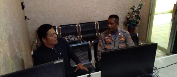Bhabinkamtibmas Polsek Jatisari Sambangi Kades Barugbug Dalam Rangka Silaturahmi Kamtibmas