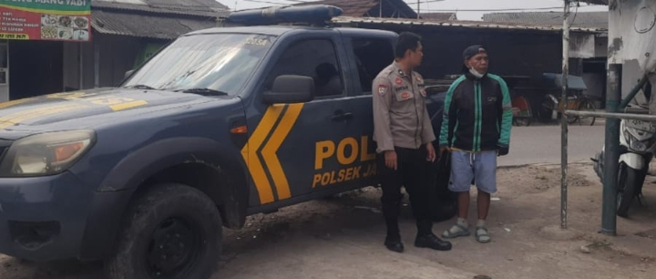Personil Polsek Jatisari Patroli Dialogis Sambangi Warga Perum Bumi Cikampek Baru ‎