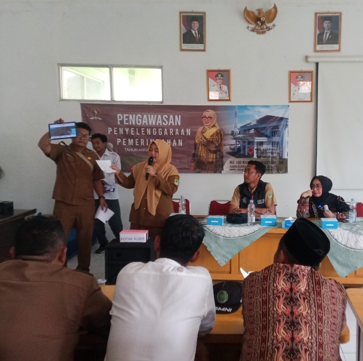 Anggota DPRD Jabar Sri Rahayu Gandeng DPMD Karawang Gelar Sosialisasi dan Simulasi Pilkades Digital di Pakisjaya