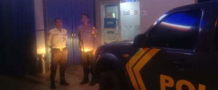 Patroli Polsek Jatisari Pastikan Perbankan Aman dan Kondusif, Kunjungi Kantor Bank BRI Malam Hari