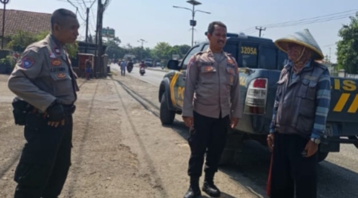 Ingatkan Kamtibmas Kepada Warga Saat Personel Polsek Jatisari Patroli Dialogis