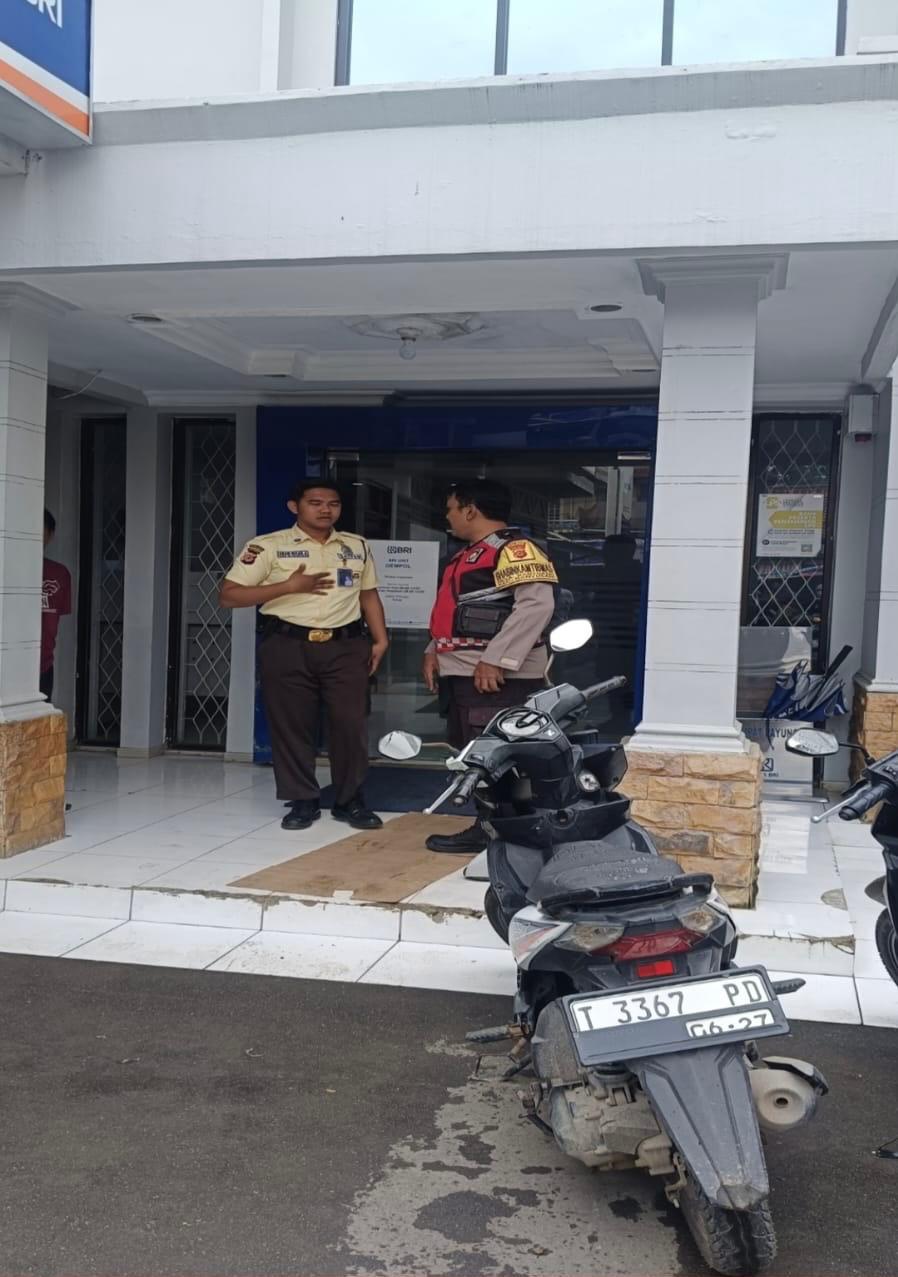 Kunjungi BRI Gempol Patroli Prekat Polsek Banyusari di Siang Hari