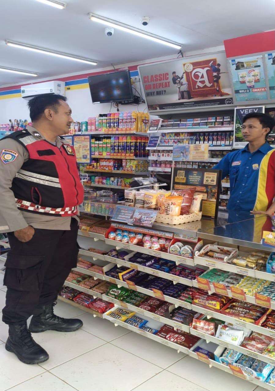 Giat Patroli Perekat Supermarket Indomaret Gempol Guna Antisipasi Kejahatan