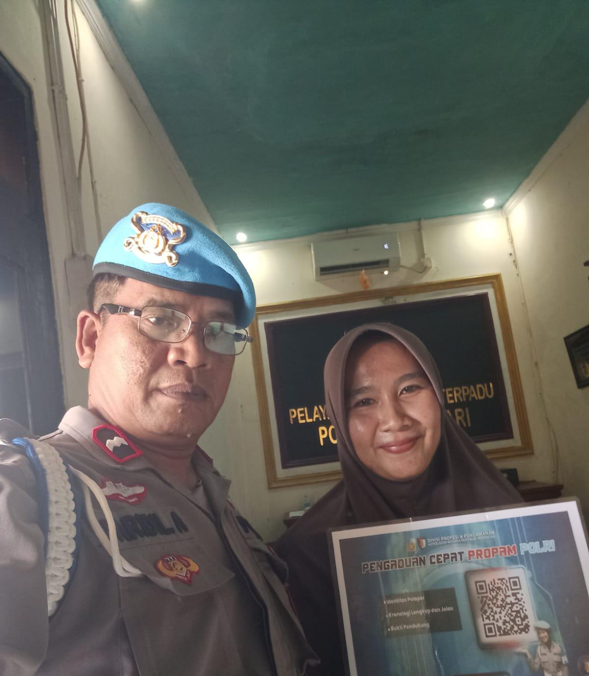 Polsek Banyusari Melaksanakan Giat Sosialisasi QR Barcode ke Masyarakat Pengaduan ke Divisi Propam Polri Bidpropam Polda Jabar