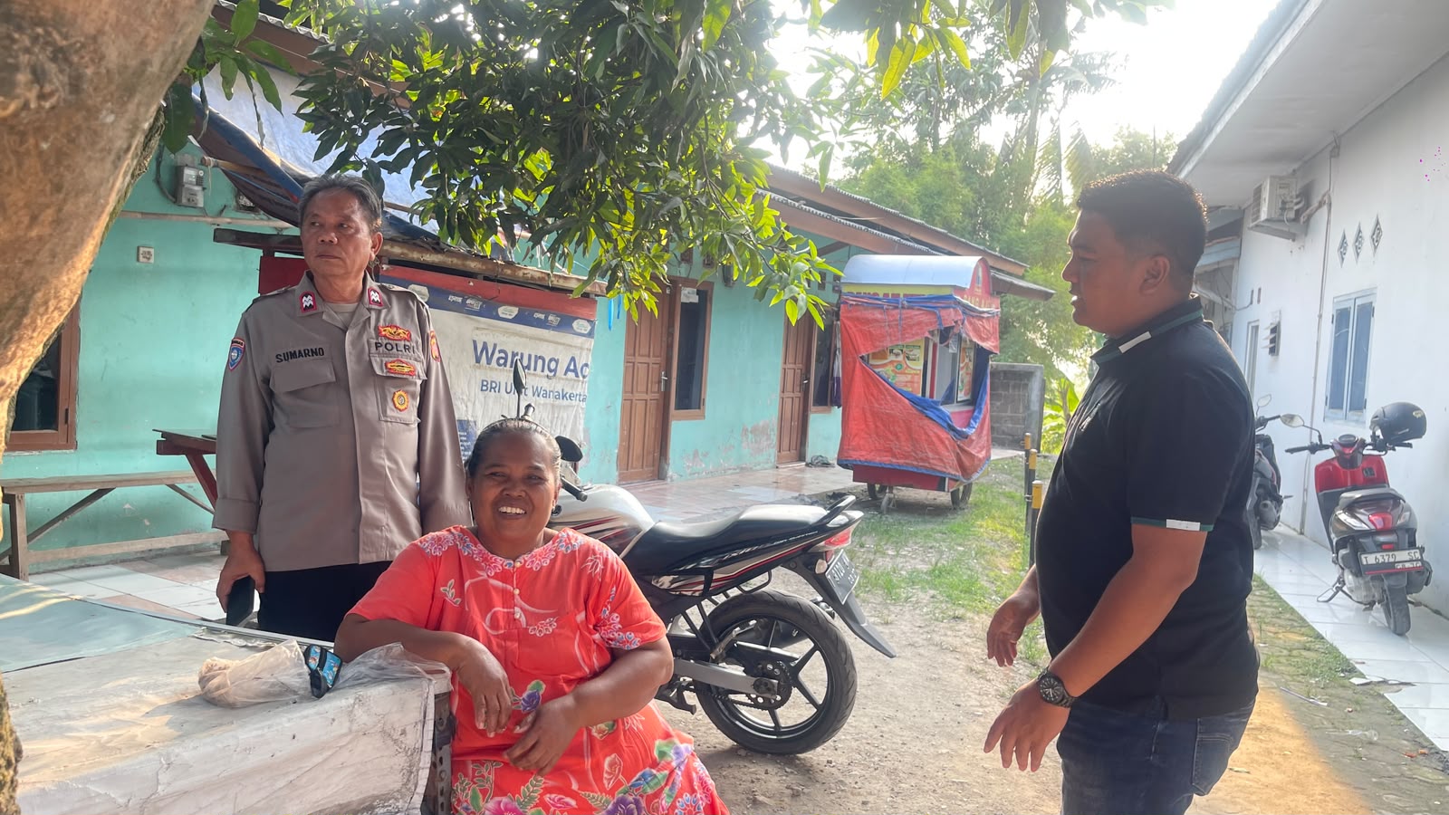 Patroli Dialogis Polsek Telukjambe Barat Ingatkan Pesan Kamtibmas Ke Warga Baregbeg