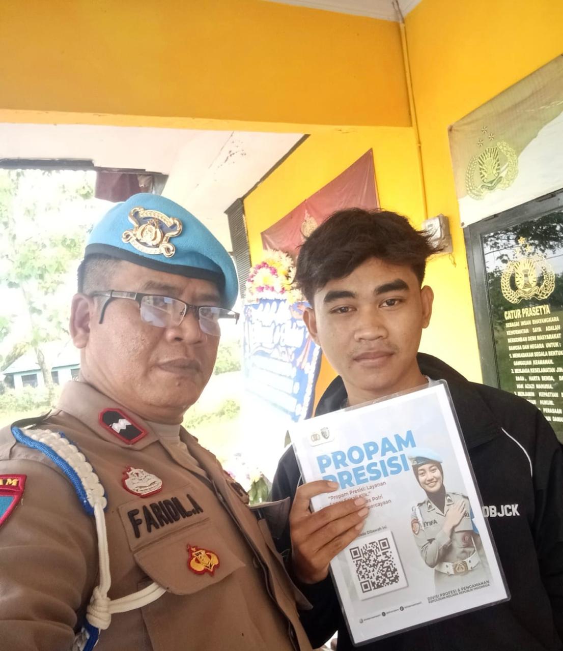 Polsek Banyusari Melaksanakan Giat Sosialisasi QR Barcode ke Masyarakat Pengaduan ke Divisi Propam Polri Bidpropam Polda Jabar