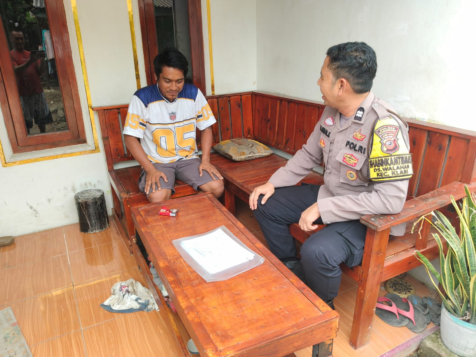 Bhabinkamtibmas Desa Walahar Ingatkan Warga Waspada TPPO