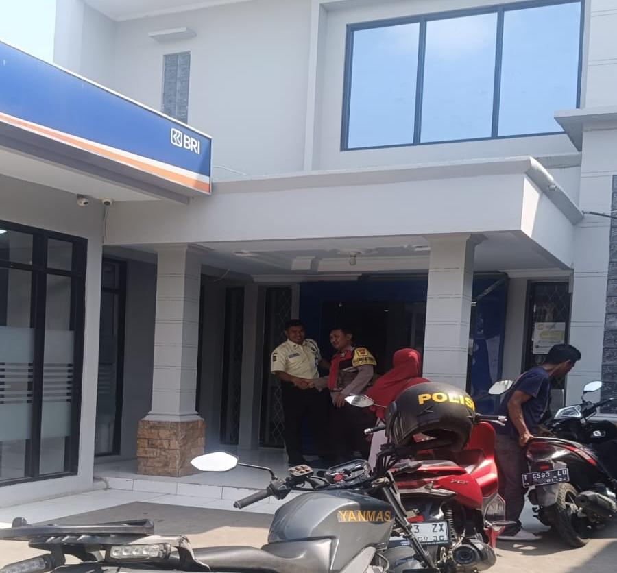 Kunjungi BRI Gempol Patroli Prekat Polsek Banyusari di Siang Hari