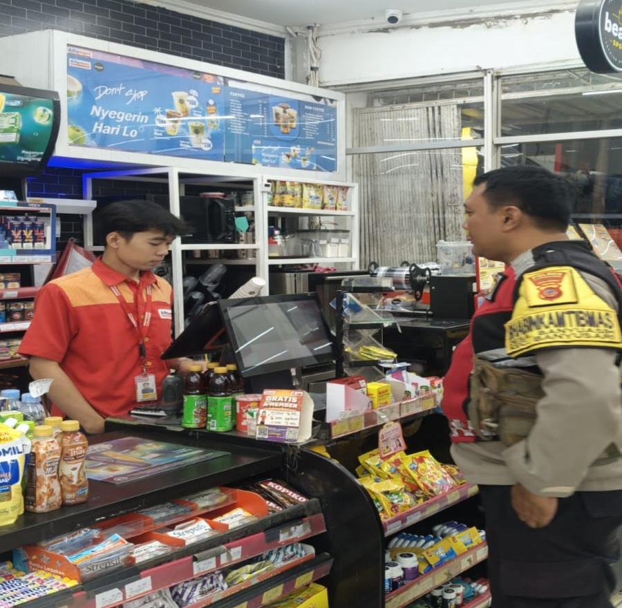 Giat Patroli Perekat Supermarket Indomaret Gempol Guna Antisipasi Kejahatan