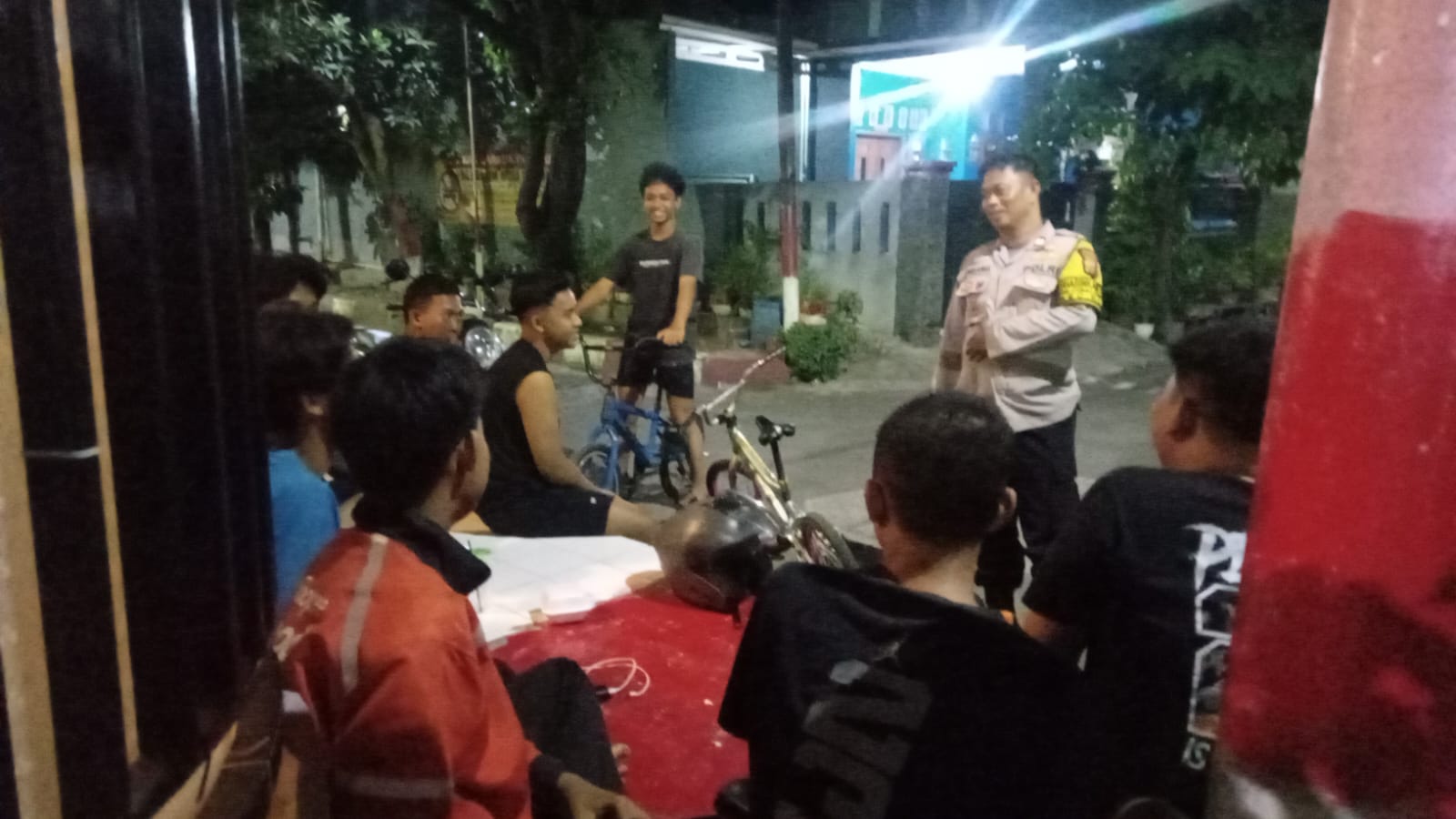 Bhabinkamtibmas Polsek Klari Sambangi Remaja, Berikan Himbauan Bahaya Judi Online