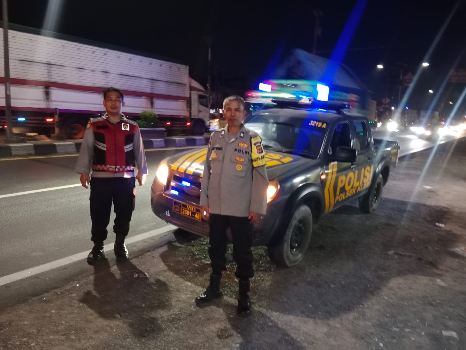 Patroli Malam Samapta Polsek Klari Sasar Jalan Raya Gintungkerta