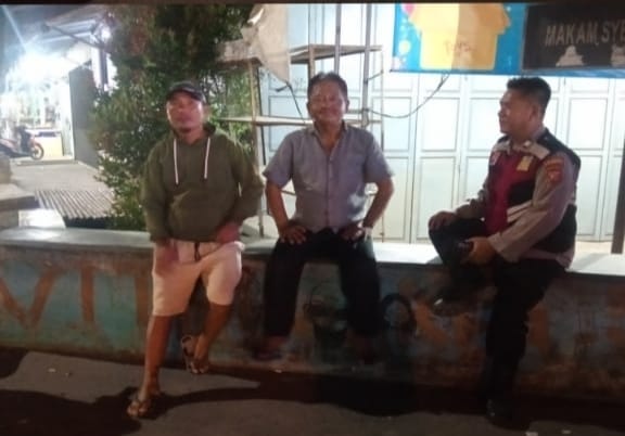 Bhabinkamtibmas Polsek Telagasari Gencar Laksanakan Siskamling Antisipasi Gukamtibmas Bersama Warga